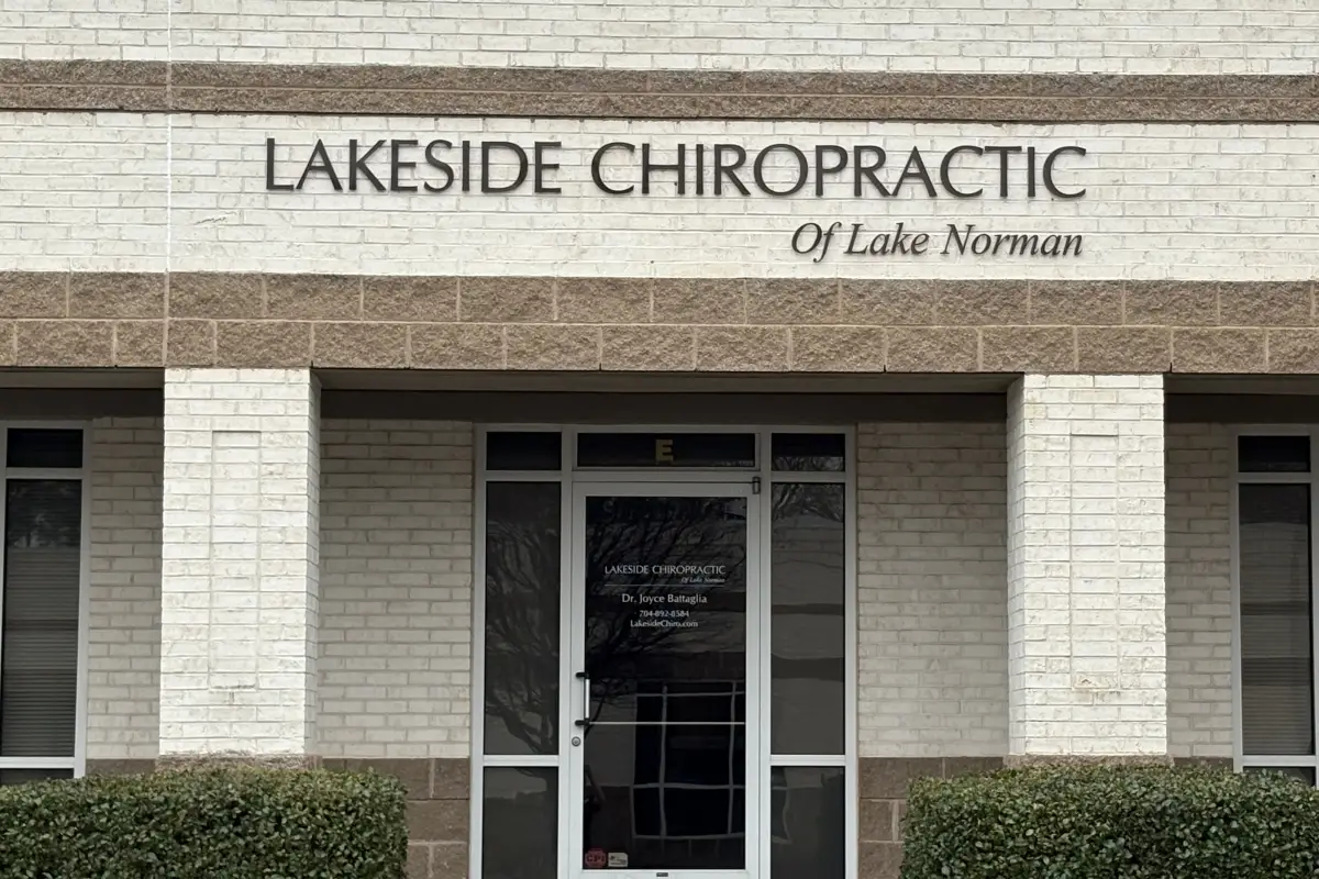 Exterior to Lakeside Chiropractic