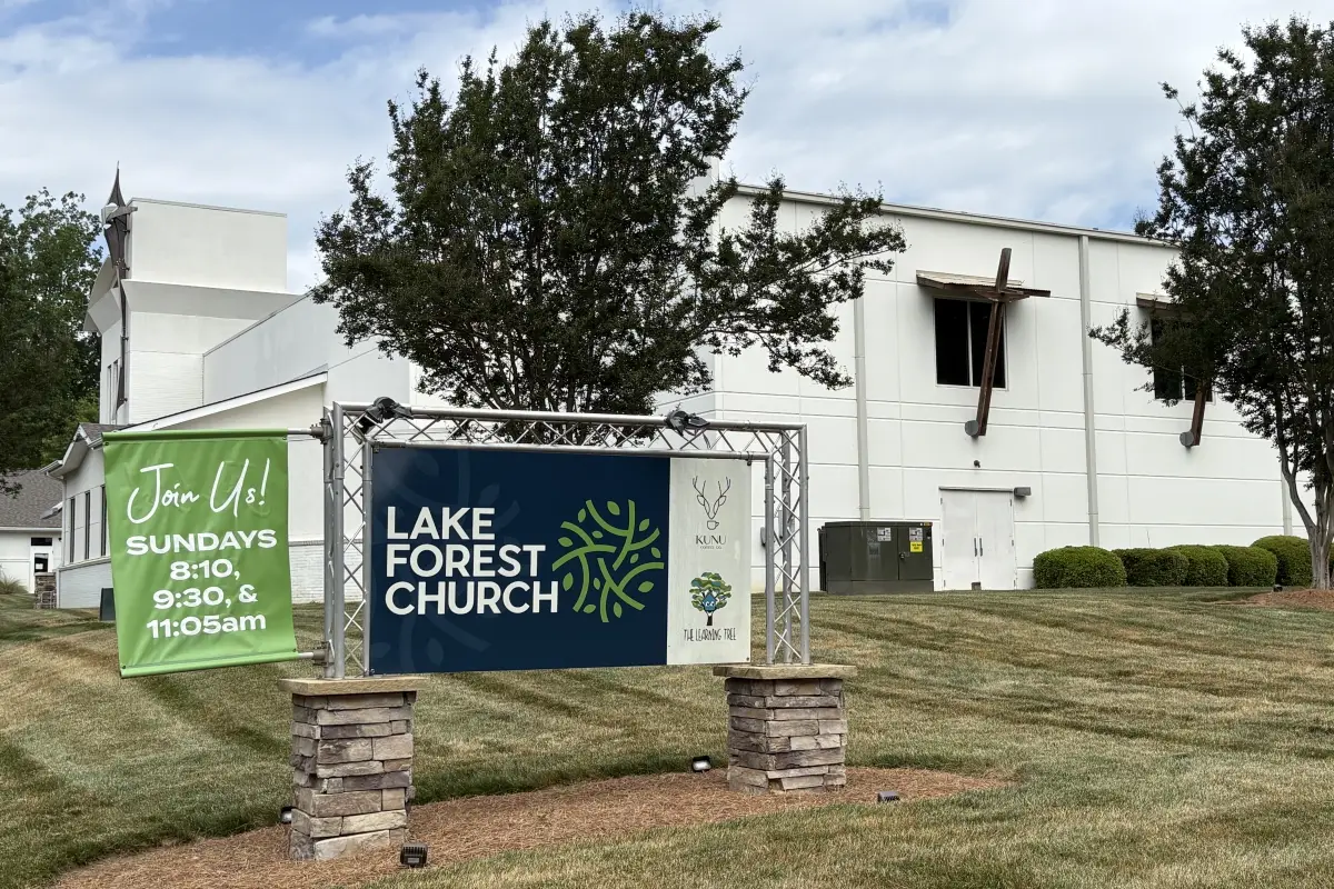Lake Forest Church sign and building exterior