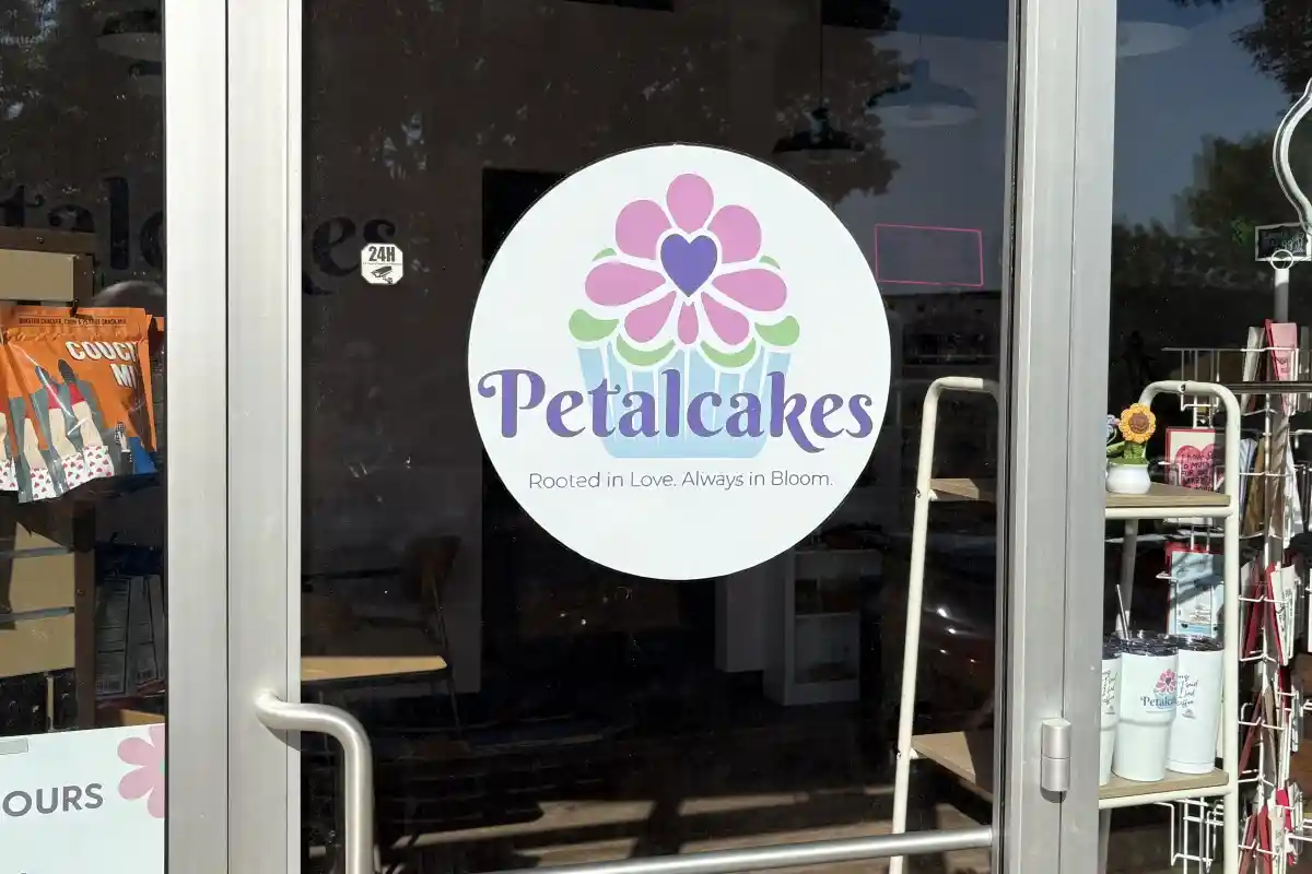 Door with logo to Petalcakes