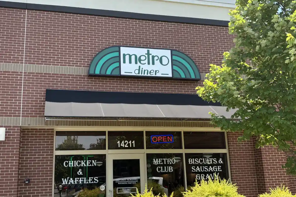 Entrance and exterior sign for Metro Diner