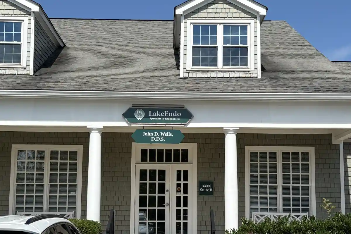 Entrance to the endodontic office of Lake Endo