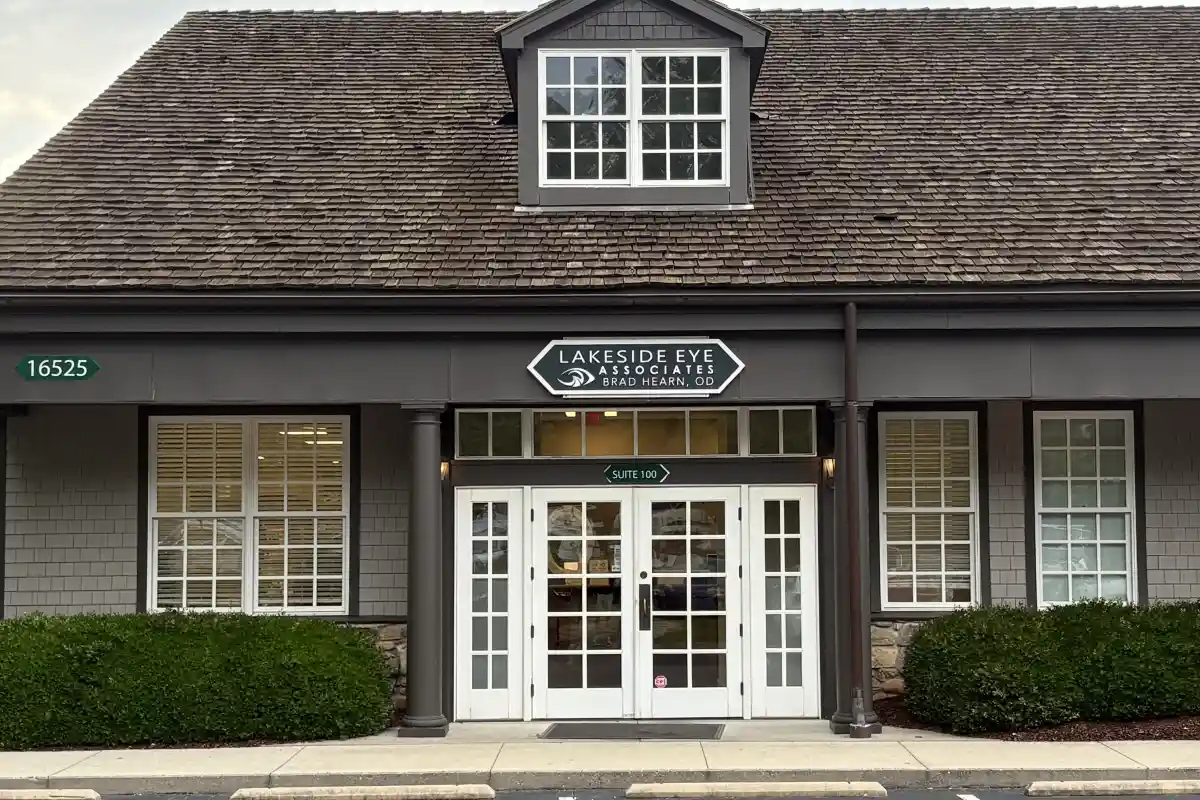Building exterior entrance to Lakeside Eye Associates