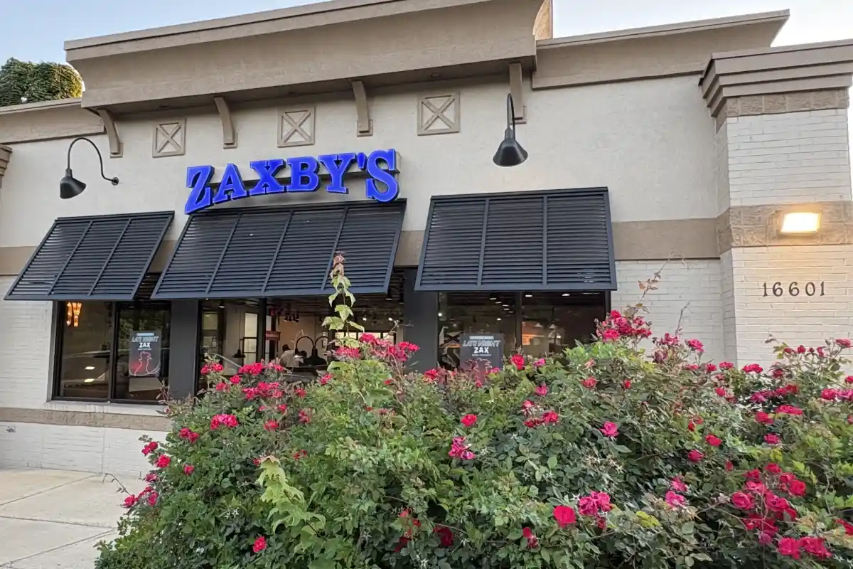 Building exterior for Zaxby's