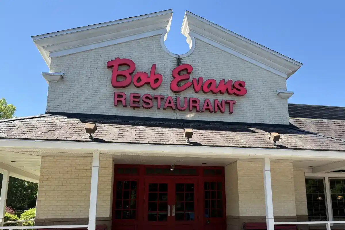 Entrance to Bob Evans family restaurant