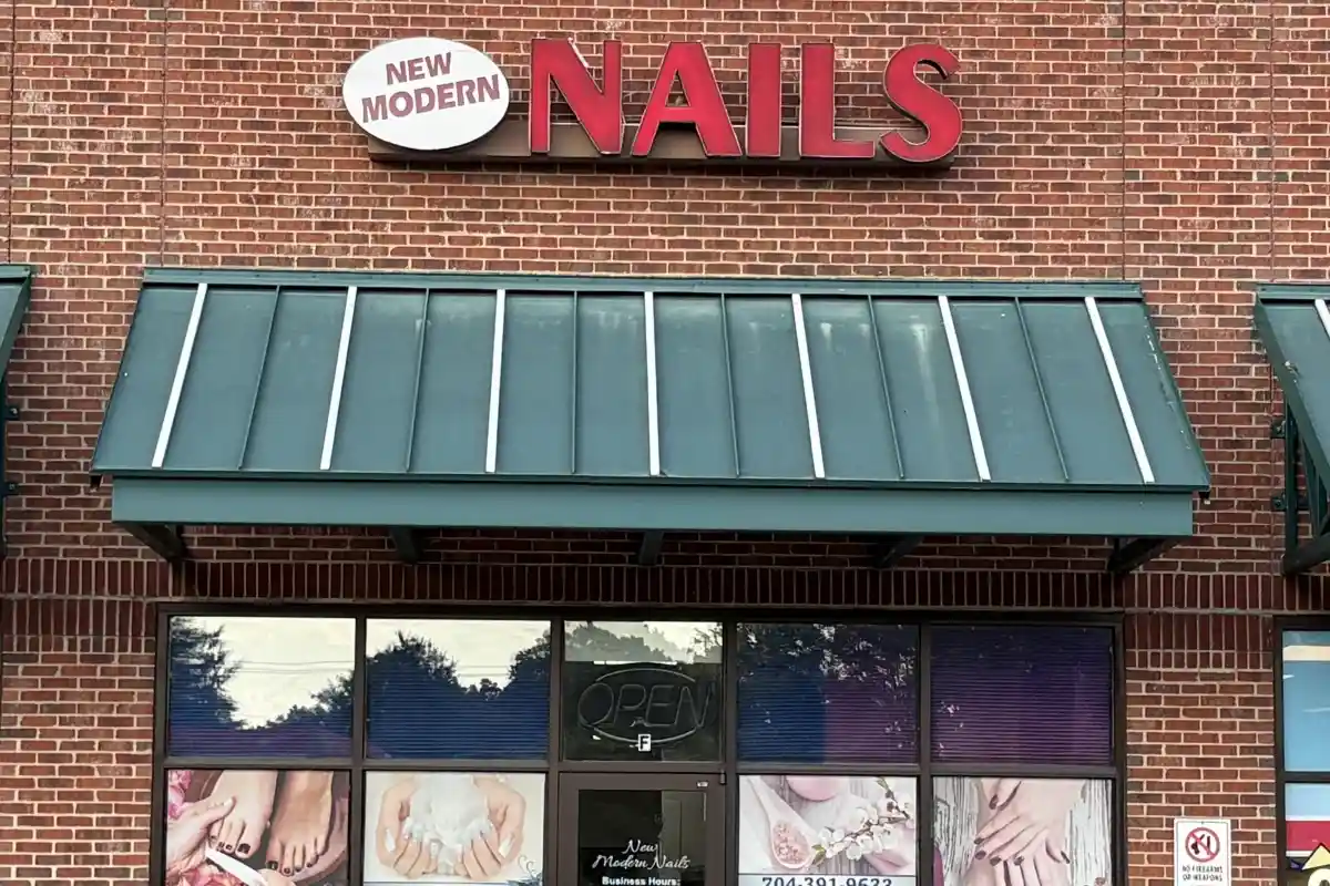 Storefront for New Modern Nails