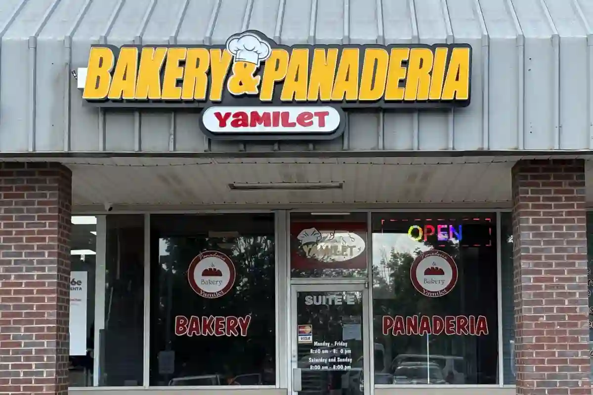 Storefront entrance to Bakery & Panaderia Yamilet