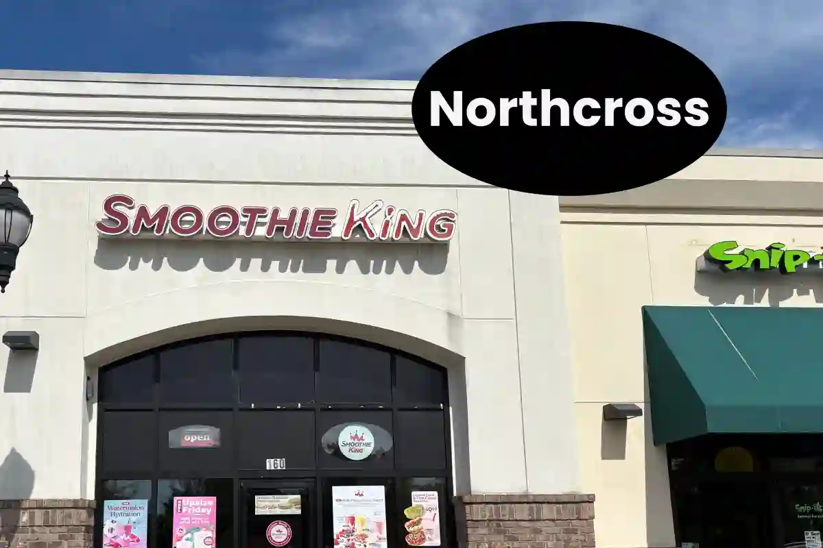 Building exterior to Smoothie King in Northcross Shopping Center