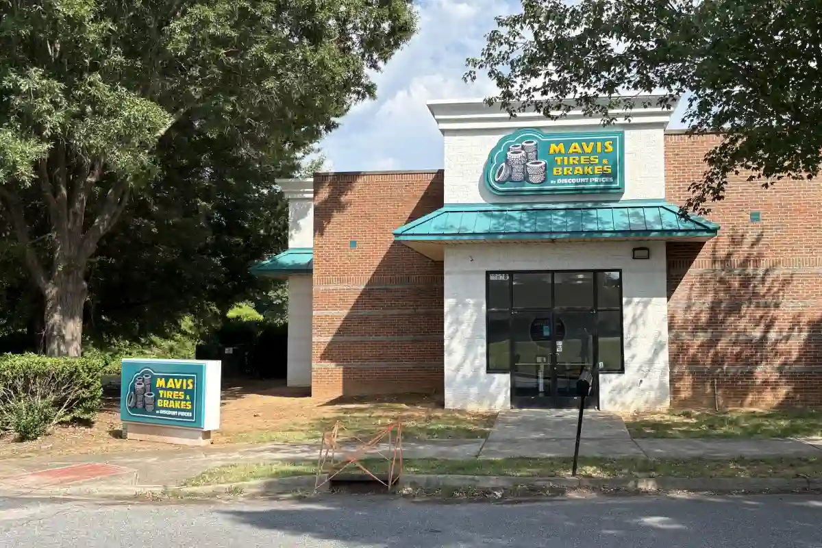 Exterior of Mavis Tires & Brakes