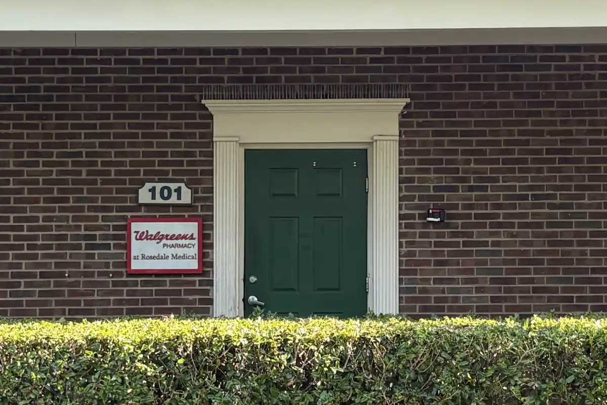 Entrance door to Walgreens Pharmacy in Rosedal Medical