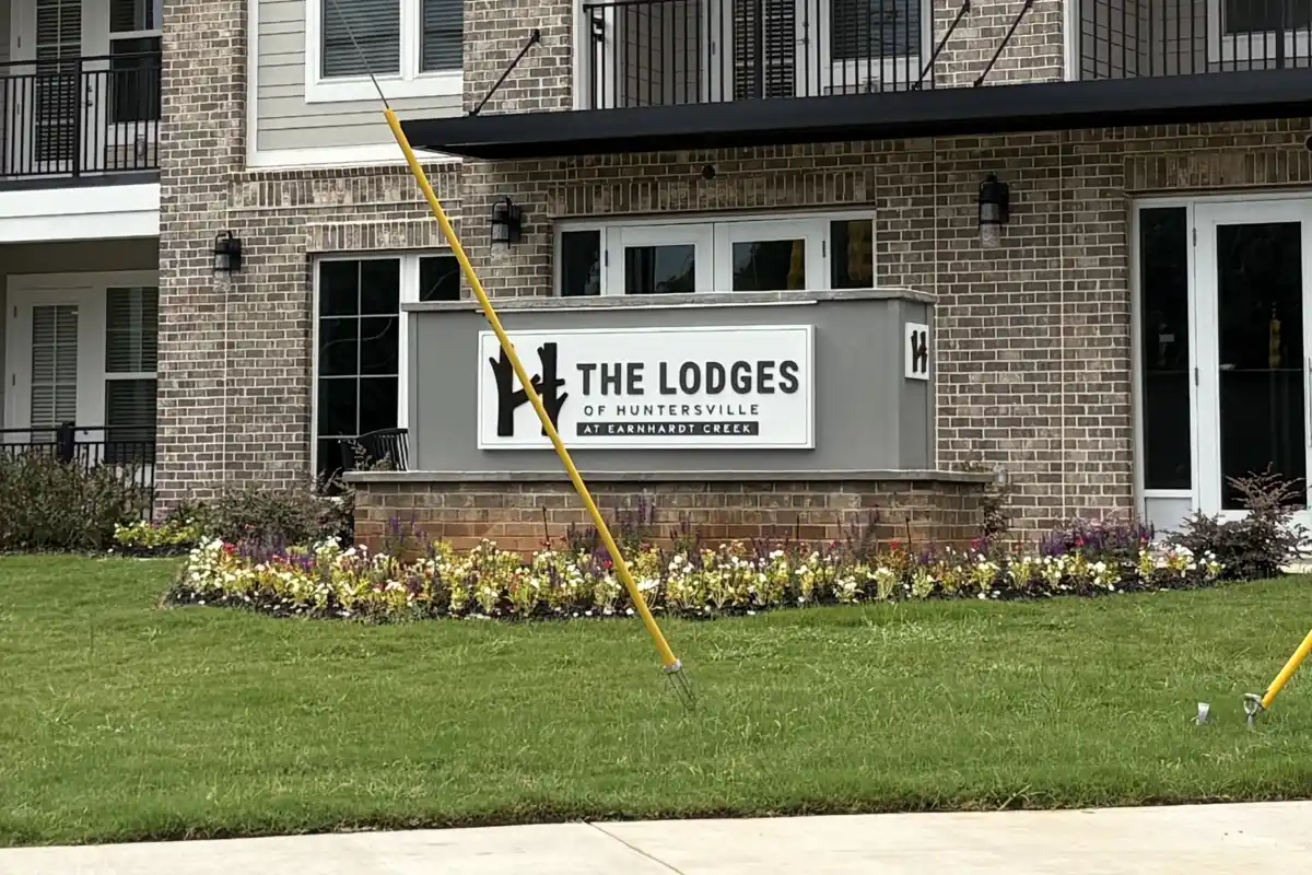 Sign for The Lodges of Huntersville apartment complex