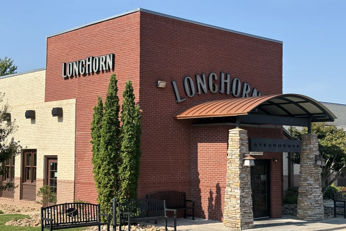 LongHorn Steakhouse building exterior