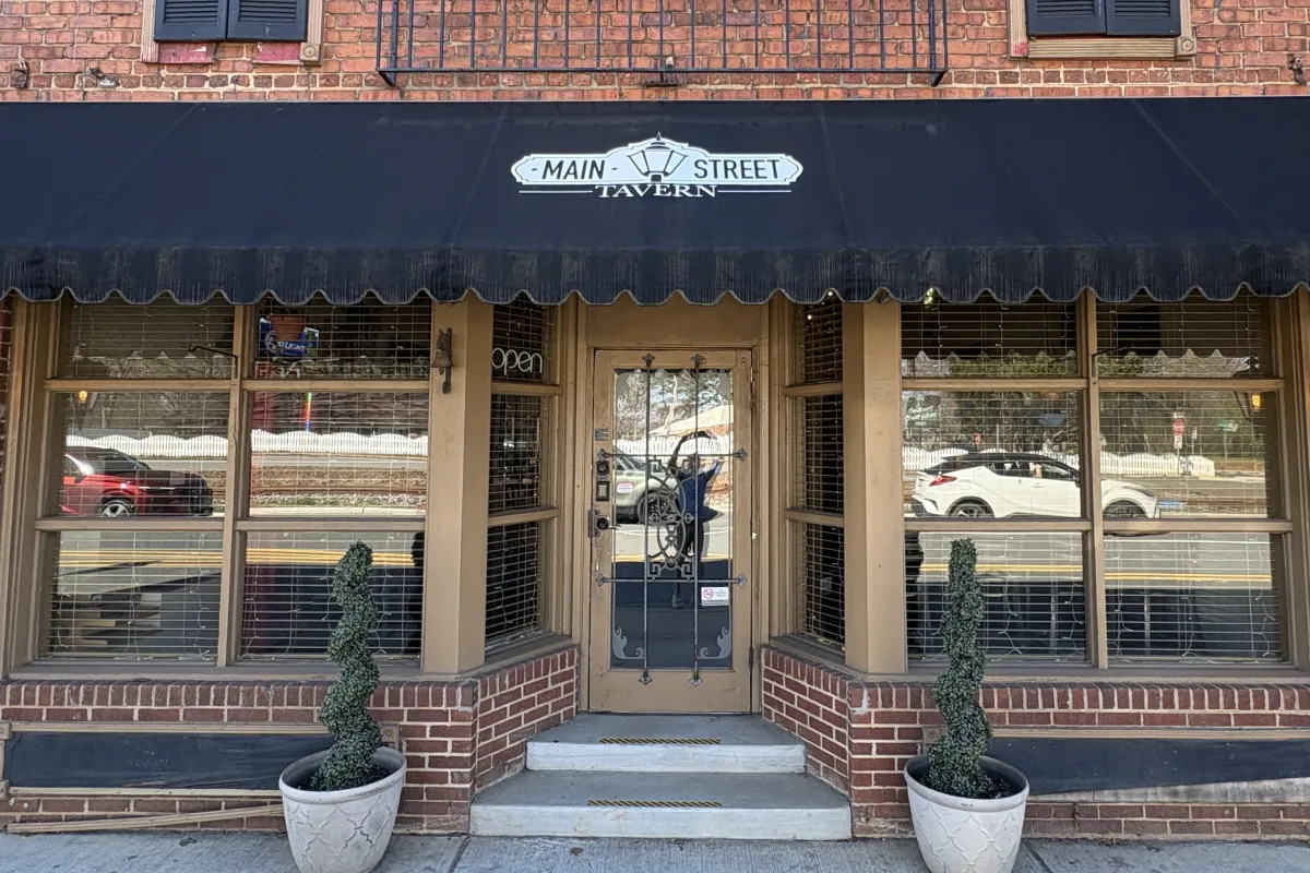Storefront entrance for Main Street Tavern