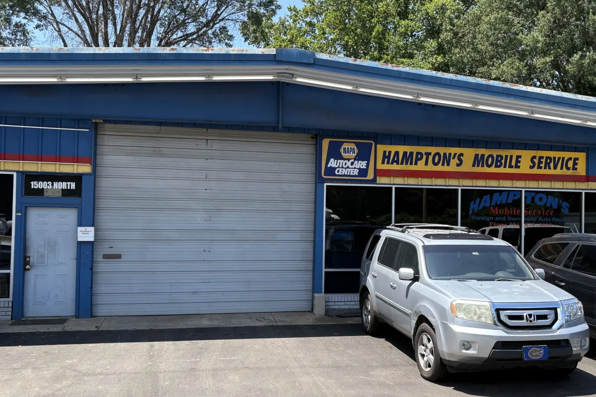 Garage exterior for Hampton's Mobile Service