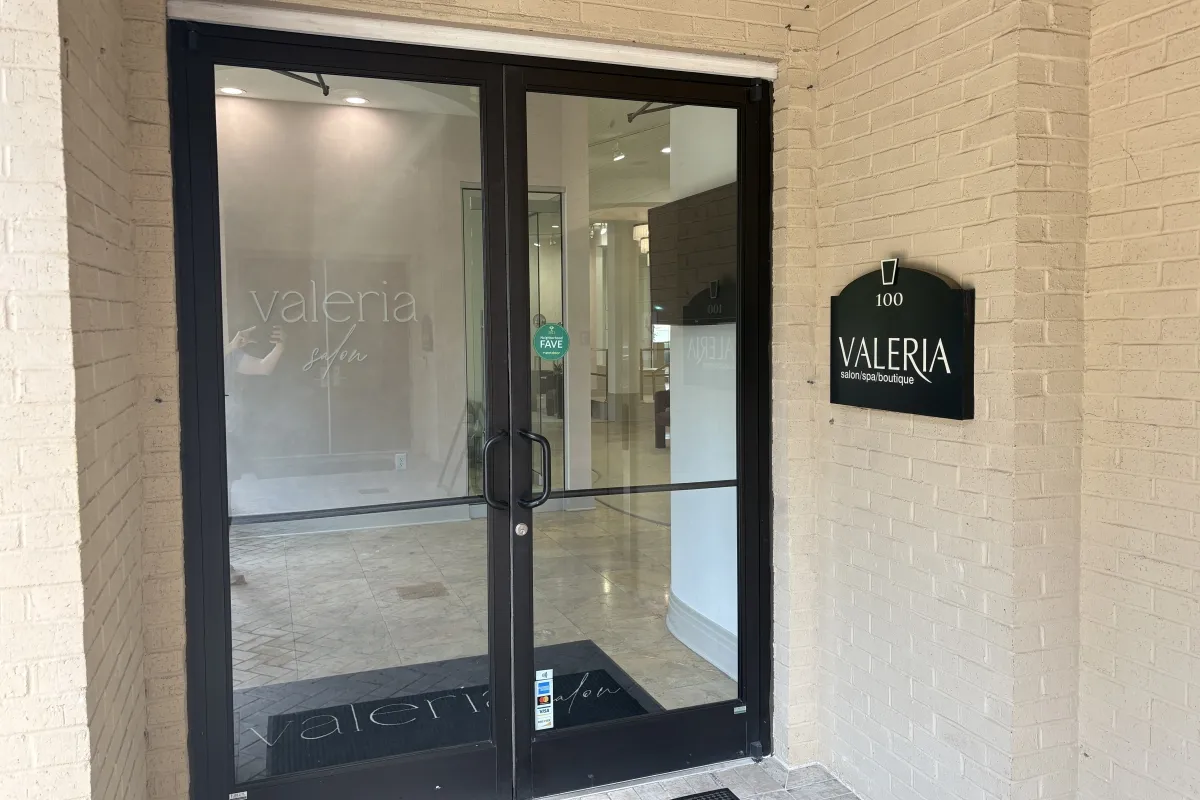 Sign for Valeria hair salon