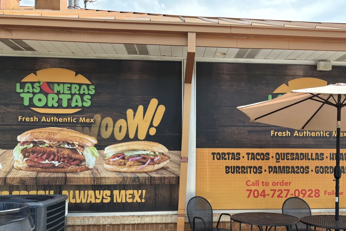 Building side of Las Meras Tortas