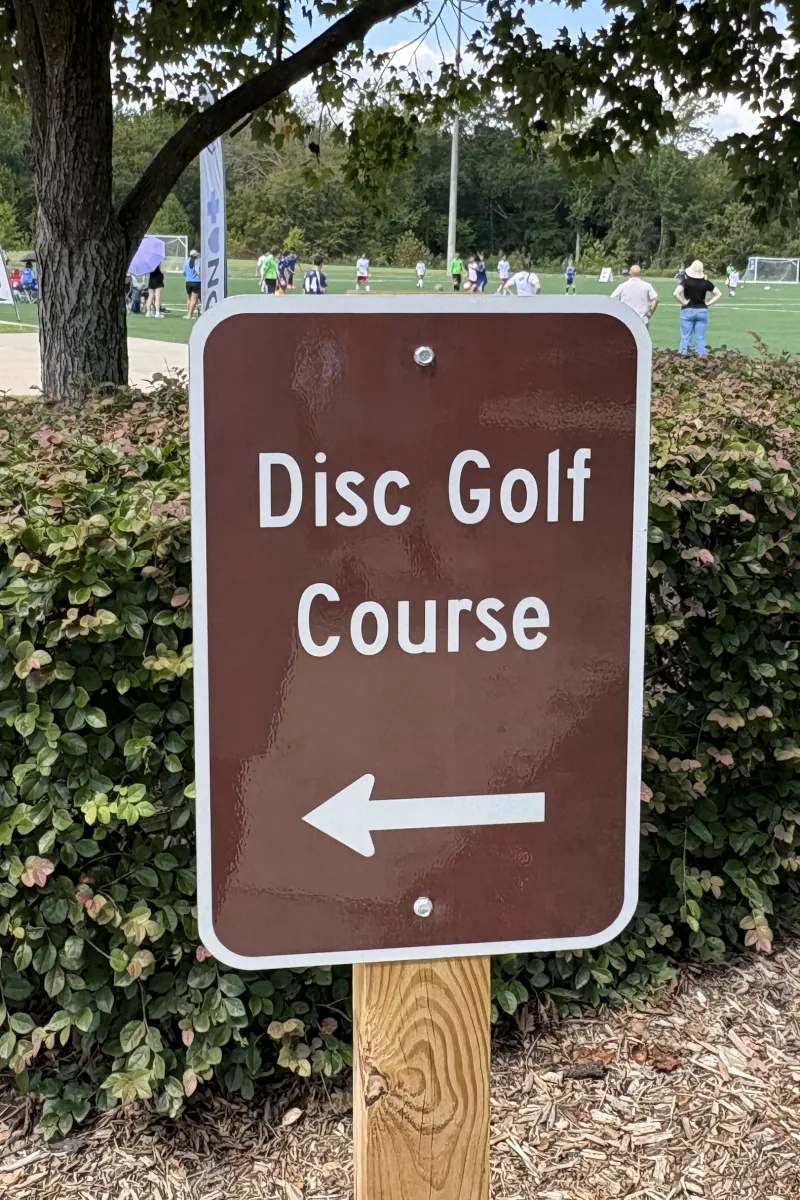 Disc Golf Course directional sign at Richard Barry Memorial Park