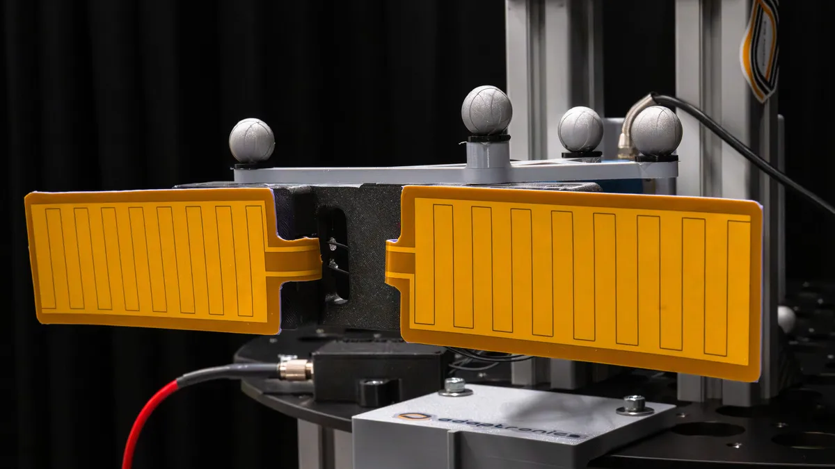 เทคโนโลยีการจับวัตถุในอวกาศด้วยไฟฟ้าสถิต