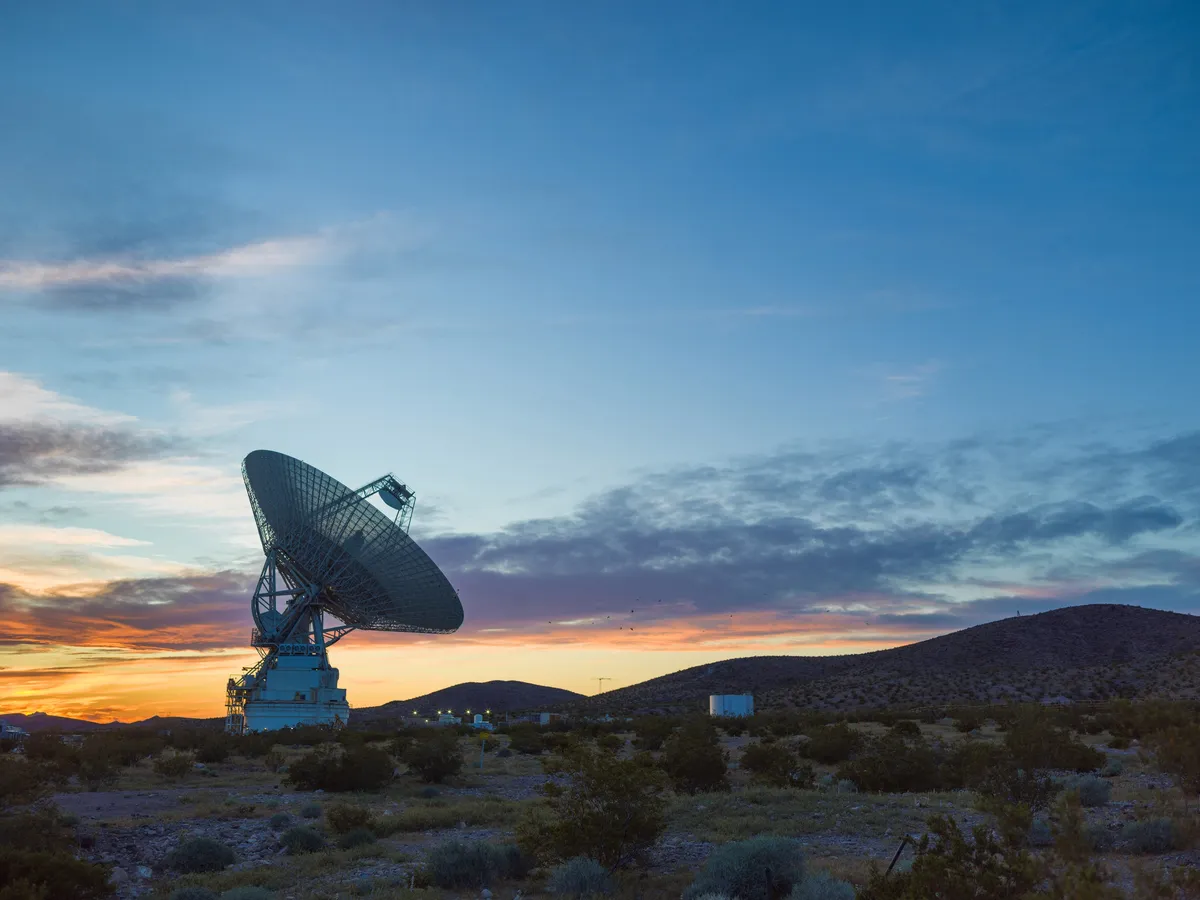 NASA เผยแพร่รายงานผลการสอบสวนเหตุการณ์จานสายอากาศ DSS-14 หมุนเกินพิกัดจนได้รับความเสียหายหนัก ชี้สาเหตุเกิดจากซอฟต์แวร์ผิดพลาดร่วมกับความประมาทของเจ้าหน้าที่ เตรียมทุ่มงบซ่อมแซมและปรับปรุงครั้งใหญ่เพื่อความปลอดภัยของภารกิจอวกาศในอนาคต