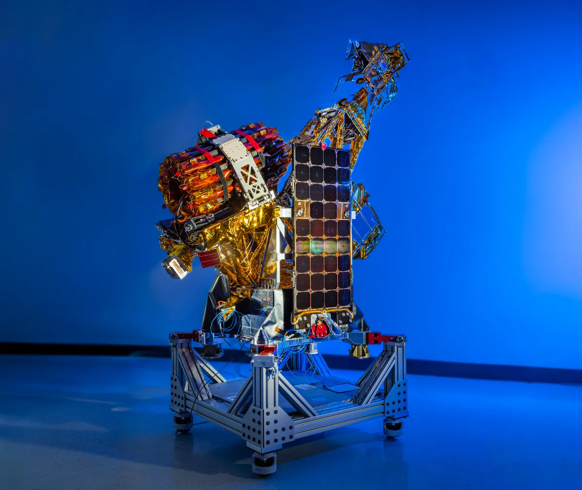 NASA ประกาศความสำเร็จในการทดสอบดาวเทียมภารกิจ INCUS เพื่อเตรียมปล่อยตัวในปี 2027 ภารกิจนี้จะใช้ดาวเทียม 3 ดวงบินประสานงานกันเพื่อศึกษาพลวัตของพายุเขตร้อนและการเคลื่อนที่ของอากาศในแนวดิ่ง ซึ่งจะช่วยให้มนุษยชาติเข้าใจและพยากรณ์พายุรุนแรงได้แม่นยำยิ่งขึ้น