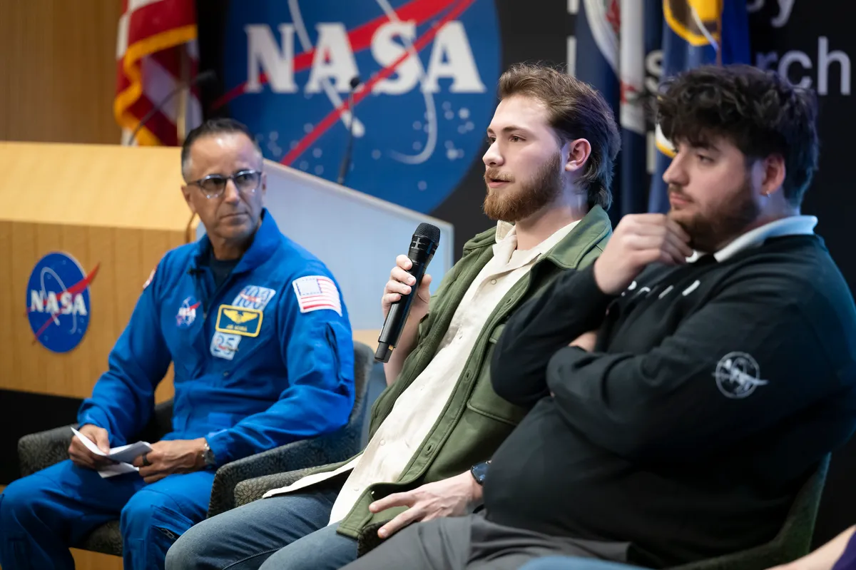 การเสวนาเรื่องเส้นทางอาชีพโดยช่างเทคนิคฝึกหัดของ NASA