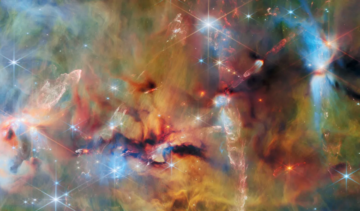 กล้องโทรทรรศน์อวกาศเจมส์ เว็บบ์ เผยภาพความละเอียดสูงของกลุ่มเมฆโมเลกุล Orion A ในเนบิวลานายพราน แสดงให้เห็นทุกขั้นตอนการก่อตัวของดาวฤกษ์ ตั้งแต่ตัวอ่อนในกลุ่มก๊าซไปจนถึงดาวฤกษ์ยุคแรกเริ่ม ครอบคลุมพื้นที่กว้างถึง 150 ปีแสง เป็นกุญแจสำคัญในการเข้าใจการกำเนิดระบบสุริยะ
