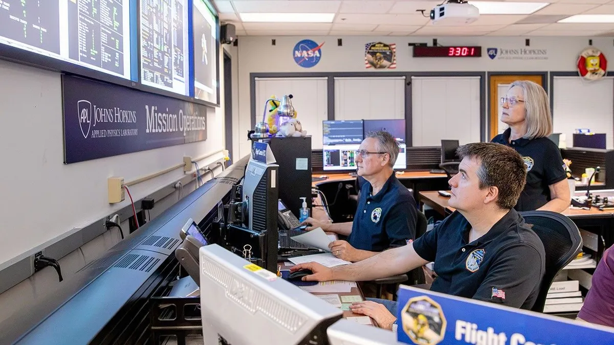 ยาน New Horizons ของ NASA ฟื้นจากการจำศีลเกือบ 1 ปีในสภาวะสมบูรณ์ เตรียมส่งข้อมูลวิทยาศาสตร์จากแถบไคเปอร์ที่อยู่ห่างจากโลกกว่า 9500 ล้านกิโลเมตร พร้อมเดินหน้าภารกิจสำรวจวัตถุห้วงอวกาศลึกและขอบนอกของระบบสุริยะต่อไปอย่างเต็มรูปแบบ