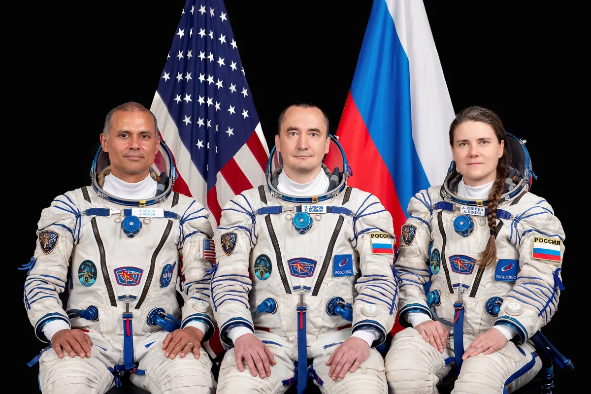 NASA เตรียมส่งนักบินอวกาศ Anil Menon ขึ้นสู่สถานีอวกาศนานาชาติด้วยยาน Soyuz MS-29 ในวันที่ 14 กรกฎาคมนี้ เพื่อวิจัยด้านเซมิคอนดักเตอร์ เทคโนโลยีการแพทย์ AI และการพิมพ์ชีวภาพในสภาวะแรงโน้มถ่วงต่ำตลอดระยะเวลา 8 เดือน