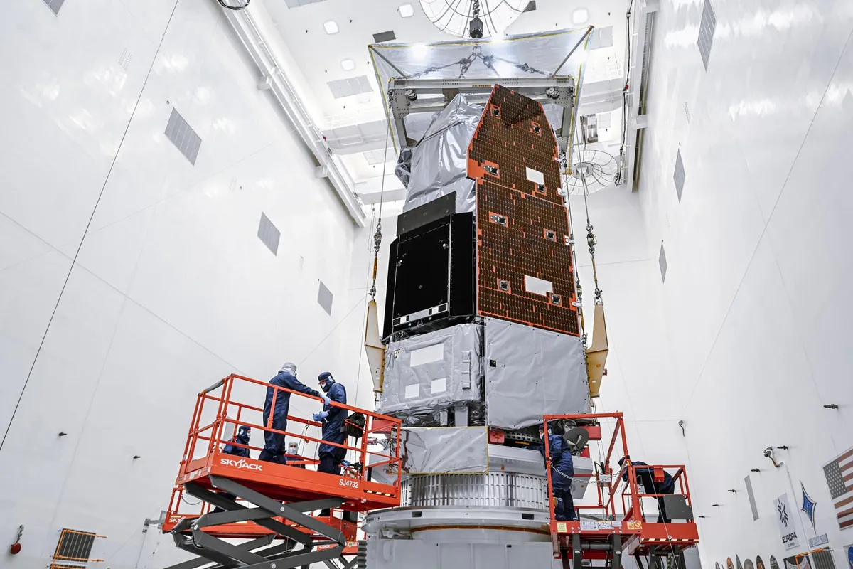 NASA เตรียมแถลงข่าวความคืบหน้าภารกิจกล้องโทรทรรศน์อวกาศแนนซี เกรซ โรมัน ก่อนกำหนดการยิงขึ้นสู่อวกาศในเดือนสิงหาคมนี้ ชูจุดเด่นมุมมองกว้างกว่ากล้องฮับเบิล 100 เท่า เพื่อไขปริศนาสสารมืด พลังงานมืด และค้นหาดาวเคราะห์นอกระบบสุริยะ