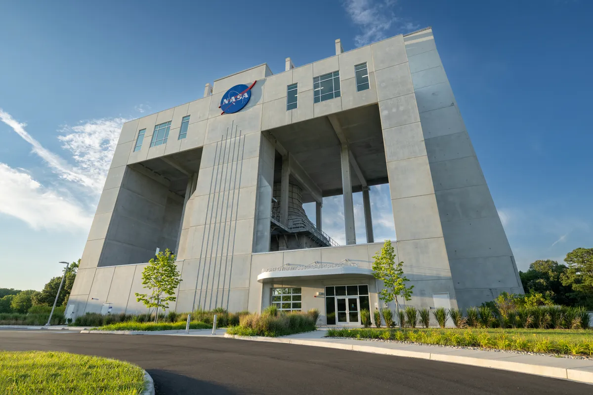 NASA เตรียมเปิดตัว Flight Dynamics Research Facility (FDRF) อุโมงค์ลมแห่งใหม่ในรอบกว่า 40 ปี ณ ศูนย์วิจัย Langley เพื่อยกระดับการทดสอบเทคโนโลยีการบินและอวกาศ รองรับภารกิจ Artemis และการสร้างฐานที่มั่นบนดวงจันทร์อย่างยั่งยืนในอนาคต
