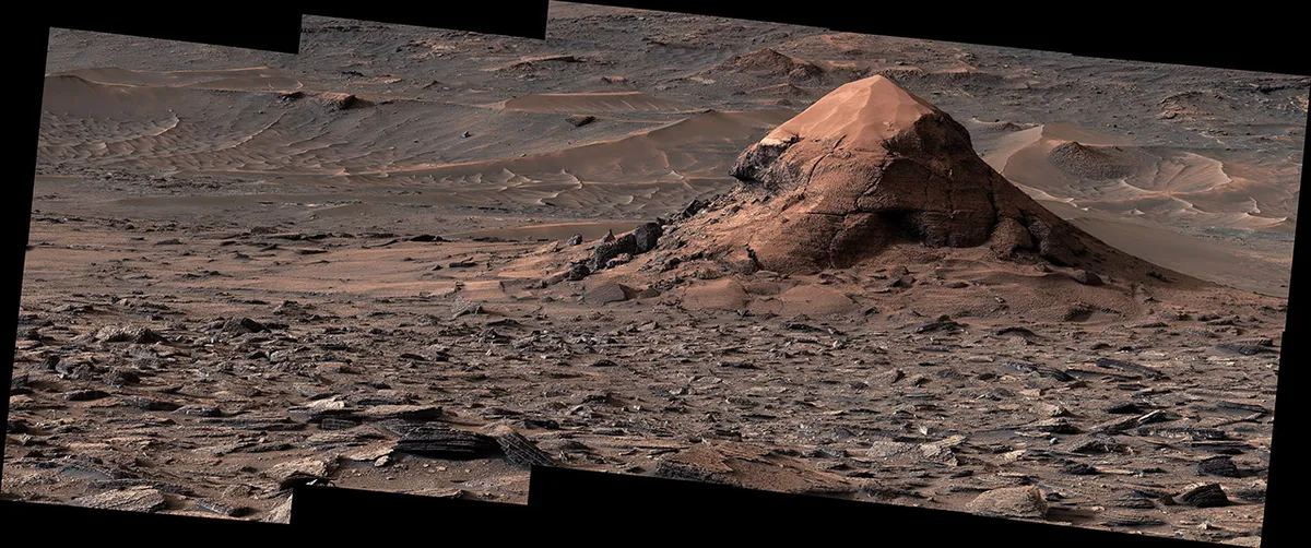 รถสำรวจ Curiosity ของ NASA บันทึกภาพเนินเขา Miraflores ความสูง 6 เมตรบนดาวอังคาร เผยหลักฐานการกัดเซาะทางธรณีวิทยาที่ทิ้งเนินเขายอดทรายนี้ไว้ท่ามกลางหุบเขาที่กำลังขยายตัว พร้อมเผยภาพพาโนรามาความละเอียดสูงที่ปรับแต่งสีให้เสมือนการมองเห็นด้วยตาเปล่าบนโลก