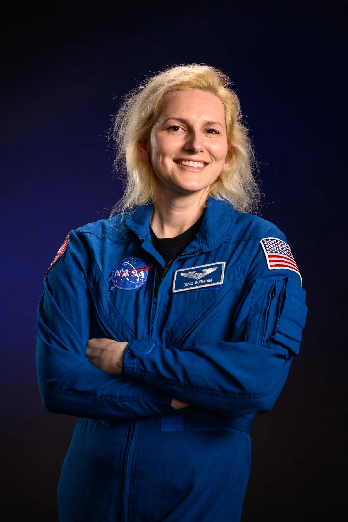 NASA ประกาศมอบหมายให้ Deniz Burnham นักบินอวกาศรุ่นใหม่เตรียมออกเดินทางสู่สถานีอวกาศนานาชาติครั้งแรกในปี 2027 เพื่อร่วมปฏิบัติภารกิจวิจัยทางวิทยาศาสตร์ในฐานะวิศวกรการบินนาน 7 เดือน เพื่อปูทางสู่การสำรวจดวงจันทร์และดาวอังคาร