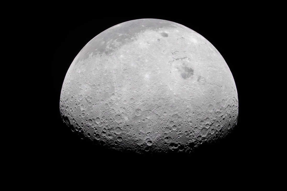 NASA และ SpaceX ร่วมติดตามชิ้นส่วนจรวด Falcon 9 ที่จะพุ่งชนดวงจันทร์ในวันที่ 5 สิงหาคมนี้ บริเวณหลุมอุกกาบาต Einstein และ Bell แม้จะเป็นเหตุการณ์ที่ไม่ได้วางแผนไว้แต่เป็นโอกาสทองในการศึกษาโครงสร้างดวงจันทร์และทดสอบระบบติดตามวัตถุอวกาศ ยันไม่ส่งผลกระทบต่อโลก