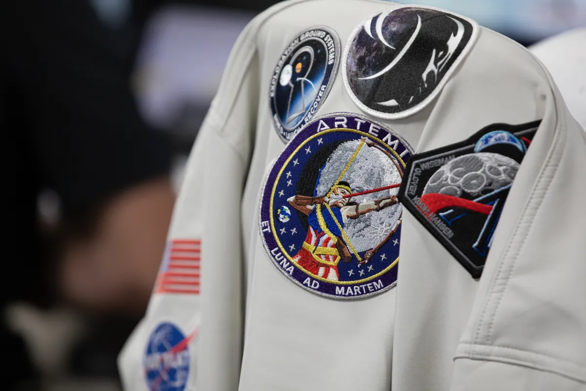 รายงานความคืบหน้าล่าสุดจาก NASA กับการจำลองสถานการณ์นับถอยหลังขั้นสุดท้ายของภารกิจ Artemis III ณ ศูนย์อวกาศเคนเนดี เพื่อทดสอบระบบสำคัญก่อนการเดินทางครั้งประวัติศาสตร์สู่ดวงจันทร์ พร้อมชมภาพบรรยากาศในห้องควบคุมที่เป็นสัญลักษณ์แห่งความมุ่งมั่นของทีมงานอวกาศ
