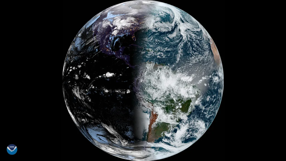 ภาพถ่ายโลกจากดาวเทียม GOES 16 ในช่วงวสันตวิษุวัตแสดงให้เห็นแสงอาทิตย์ที่ส่องสว่างครอบคลุมทั้งซีกโลกเหนือและใต้พร้อมกัน