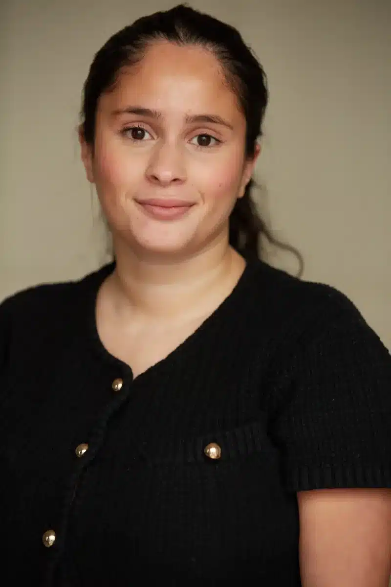 Leila Oubekkou, Assistante juridique et administrative