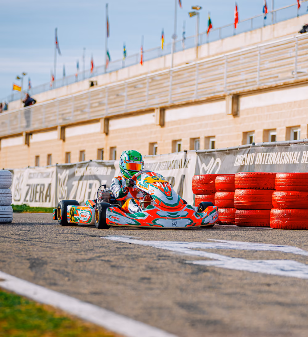 MCK Racing kart along the tyre barrier at the Zuera circuit