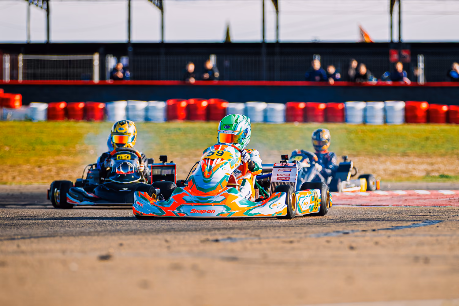 MCK Racing kart racing in a group on the Zuera circuit