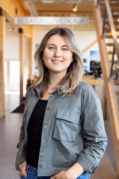 Julia Hanf steht im Bild
