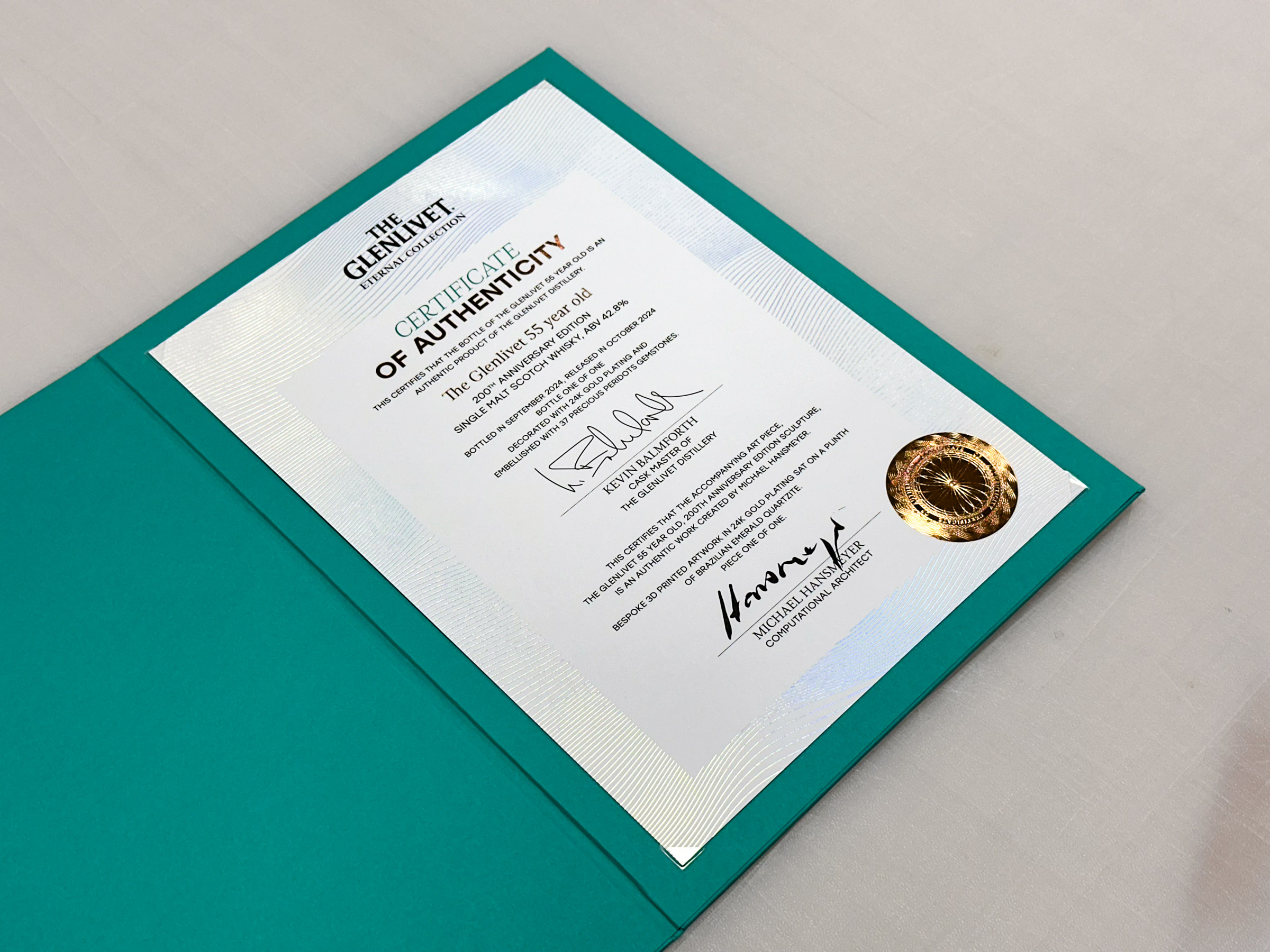 Certificate of authenticity with Anti-counterfeiting print technologies