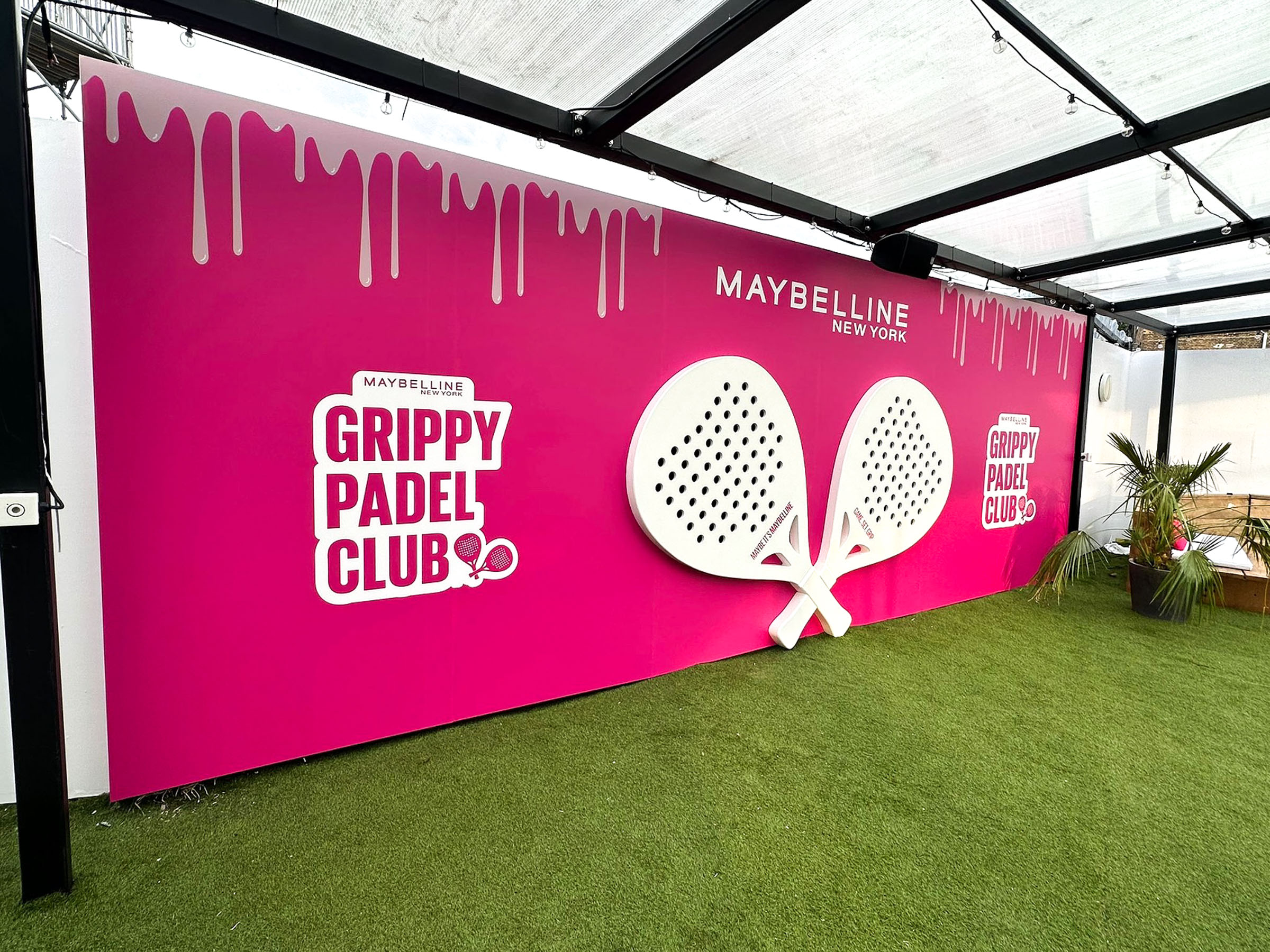 Custom build paddle sculpture and vinyl application for maybelline.