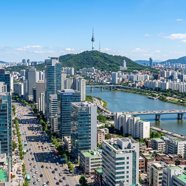 Una vista aérea de Seúl con la torne Namsan al fondo