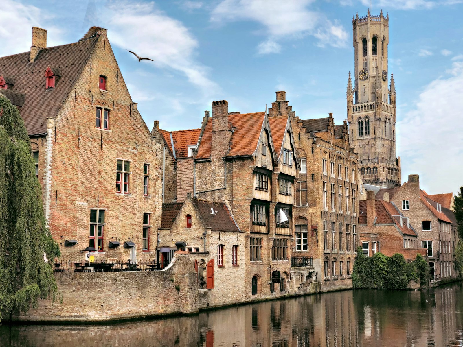 Online marketingbureau Brugge, het Belfort aan de Rozenhoedkaai