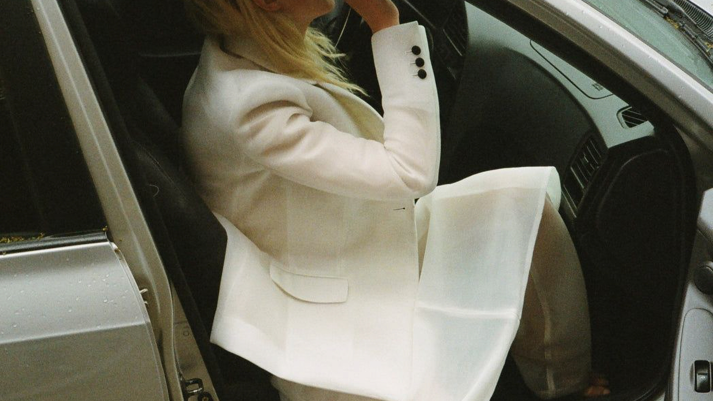 Visuelle Darstellung von Selbstbewusstsein und klarer Markenpositionierung durch das Brand Communication Studio Unbothered aus Hamburg.