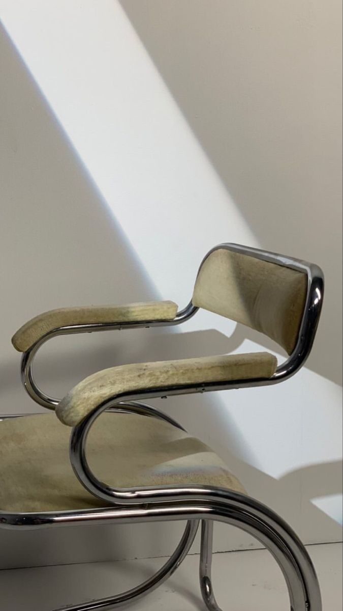 Objektstudie als Ausdruck von Markenästhetik und visueller Identität im Brand Communication Studio Unbothered.