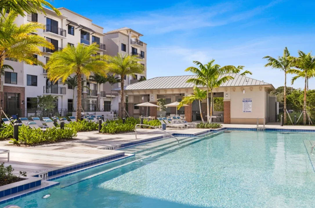 Pool and amenities at Shalimar at Plantation West