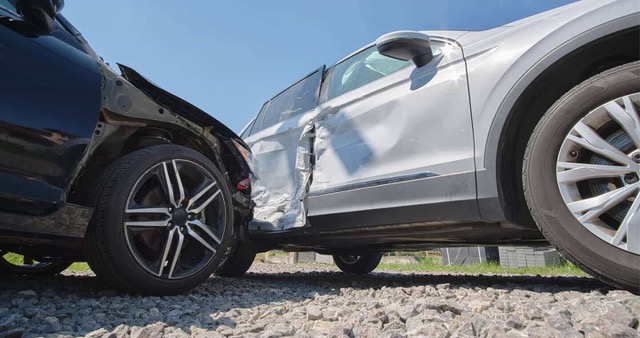 Auto accident with two vehicles colliding in an intersection in Bradenton FL