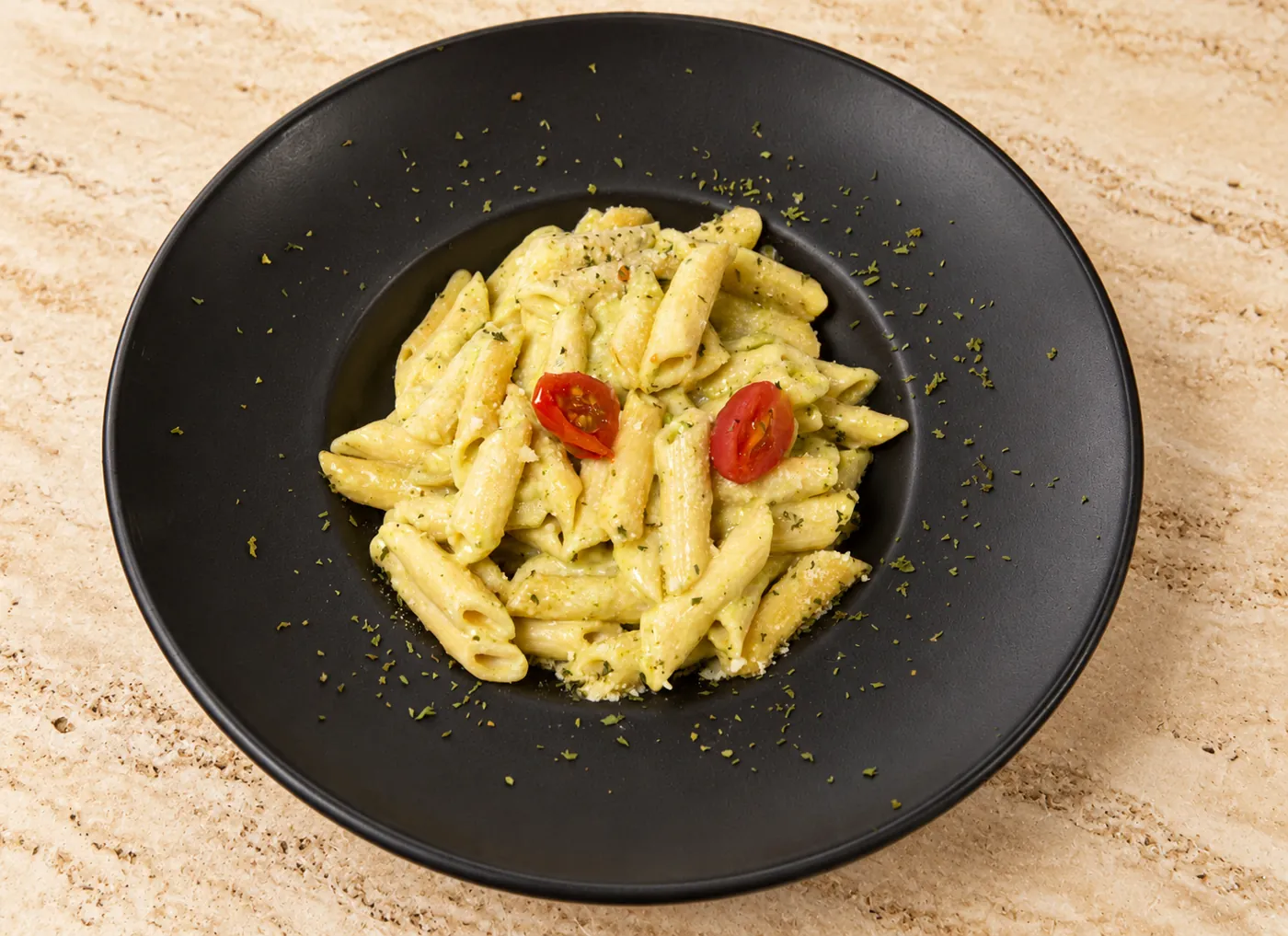 Penne au pesto et tomates cerises, Le Carré Noir