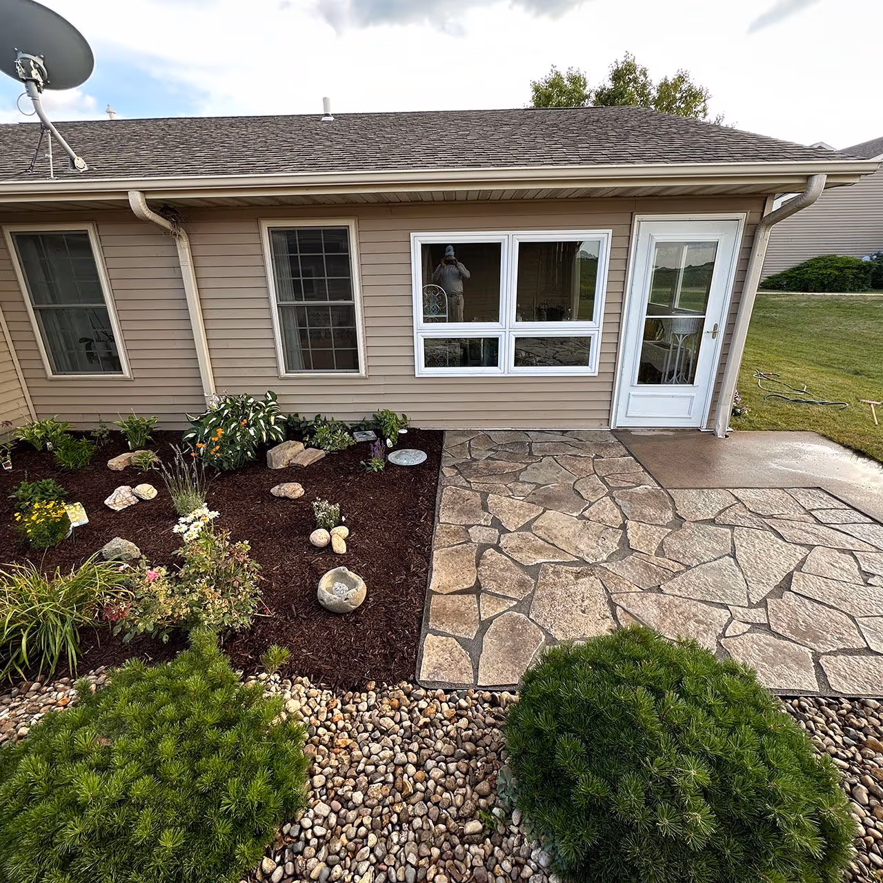 landscape design and enhancements by Midwest Lawns LLC