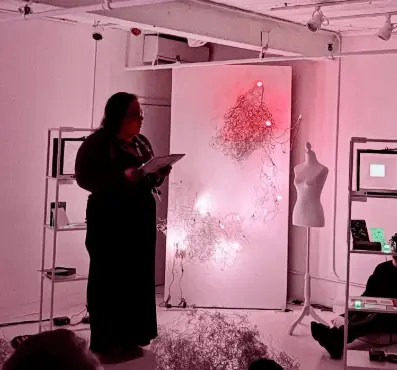 Mafe Izaguirre: explorar lo humano en sistemas contemporáneos