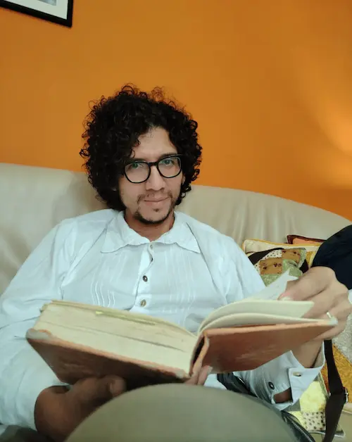 Daniel Arella: el poeta venezolano que sigue escribiendo desde Bogotá